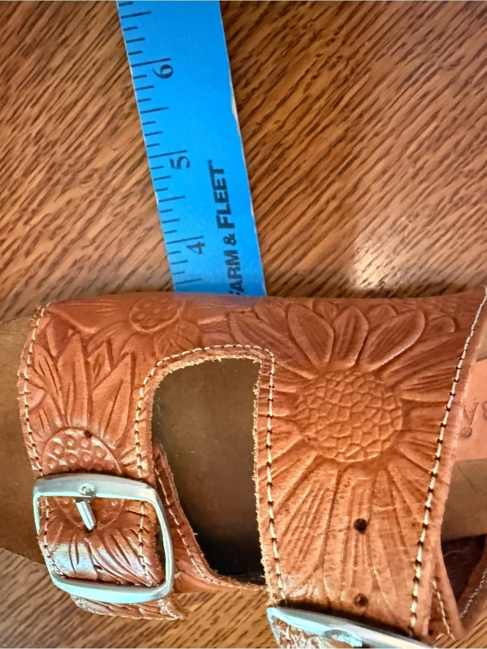 Women’s Brown Embossed Leather Double-Buckle Sandals Estimated Size 7.5/8
